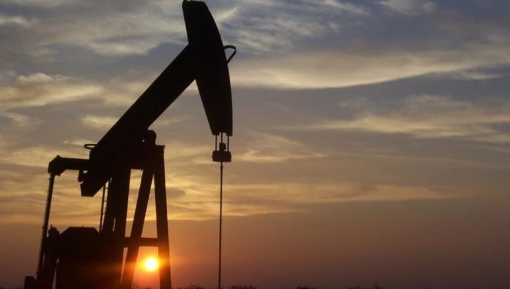 Küresel petrol arzı aralık ayında günlük 490 bin varil geriledi
