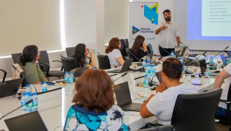 Dijitalde Hayat Kolay’ projesi  yeni döneminde de kadınları  dijital dünyaya hazırlıyor