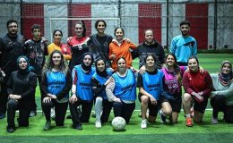 Avcılar’da kadınlar, halı sahada sosyalleşiyor