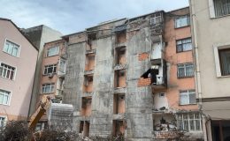 İstanbul’da kentsel dönüşüm paniği! Yan dairenin mutfak duvarı yıkıldı