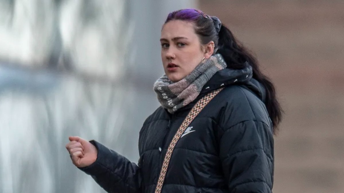 İngiltere’de sevgilisinin eski kız arkadaşına gaz çıkardığı videoları gönderdi