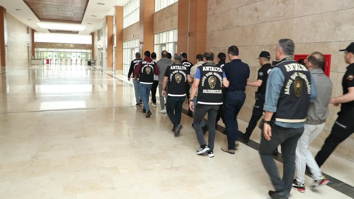 Kiraladıkları araçları satan 10 kişilik şebeke çökertildi